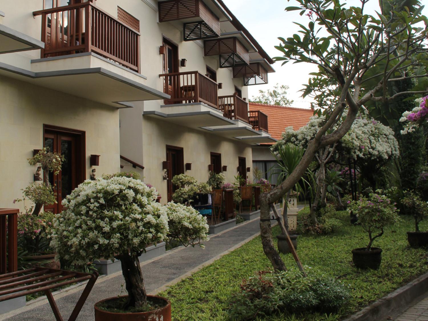 Respati Holiday park 3*